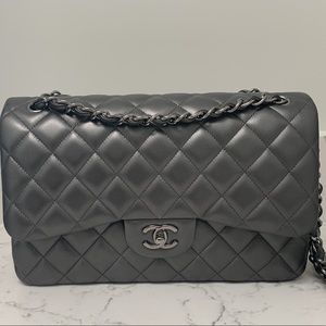❌SOLD❌Chanel jumbo Metallic grey flap bag